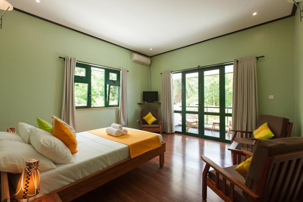 ラ・ディーグ島 ラ カズ サフラン Bed & Breakfast 部屋 写真